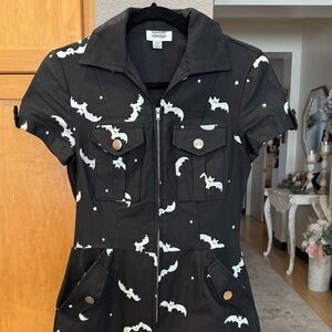 Unique Vintage XS/2 Bat Print Romper – Black Halloween Zip Front Playsuit